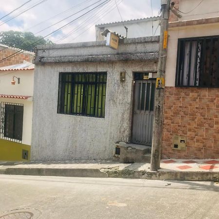 Hostal La 18 Pereira Exterior photo